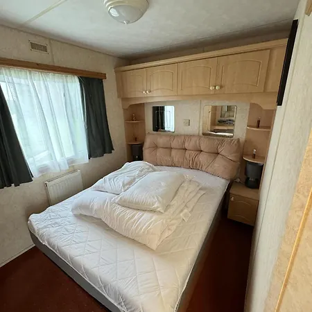 Lovely Caravan For Hire With Large Decking Area In Hunstanton Ref 23218K Exterior photo