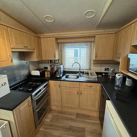 Lovely Caravan For Hire With Large Decking Area In Hunstanton Ref 23218K Exterior photo