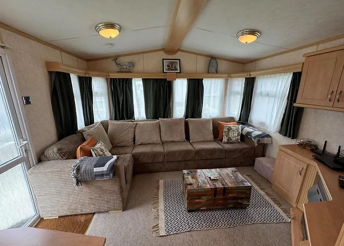 Lovely Caravan For Hire With Large Decking Area In Hunstanton Ref 23218K